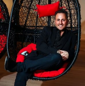 Meet your Posher, Vito